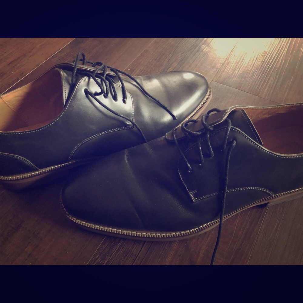 Men’s black dress shoes